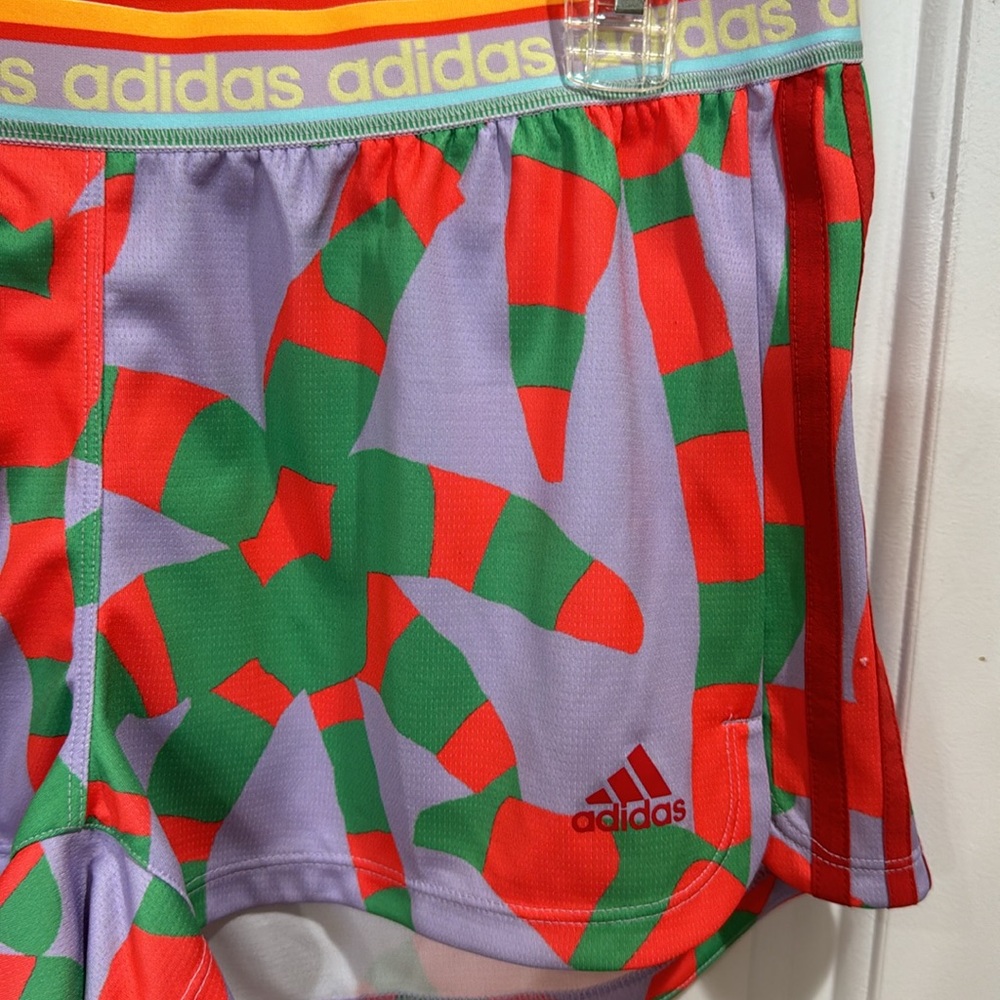 *NEW* FARM RIO X ADIDAS TROPICAL PACER TRAINING SHORTS MEDIUM - Picture 6 of 8